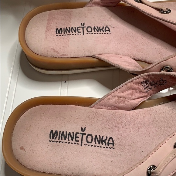 Minnetonka Pink Suede Flip Flop 6. FFT0539B - Picture 4 of 6